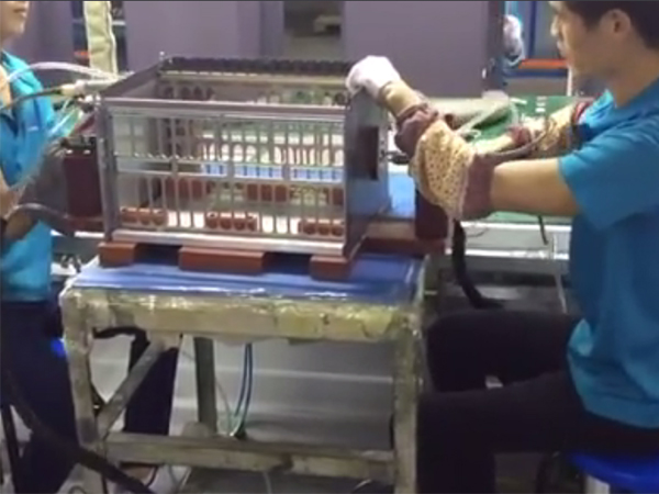 華為機箱服務器拉鉚現(xiàn)場