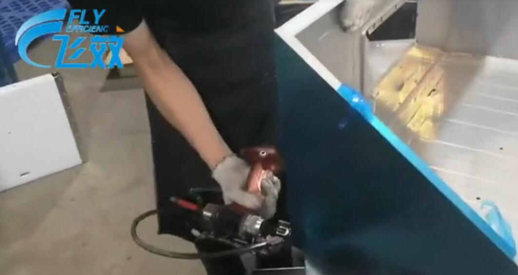 華帝油煙機(jī)外殼拉鉚現(xiàn)場(chǎng)