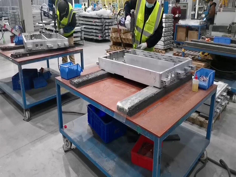 新能源電池包客戶使用拉鉚現(xiàn)場(chǎng)