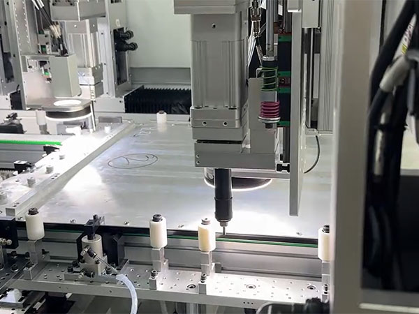 大型龍門式鉚螺母中心